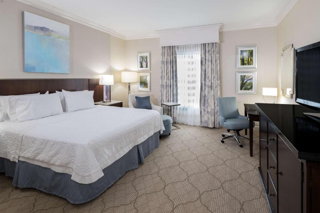 Hampton Inn & Suites Charlotte/South Park at Phillips Place in Charlotte:  Find Hotel Reviews, Rooms, and Prices on