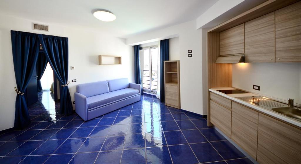 Astro Suite Hotel - 16