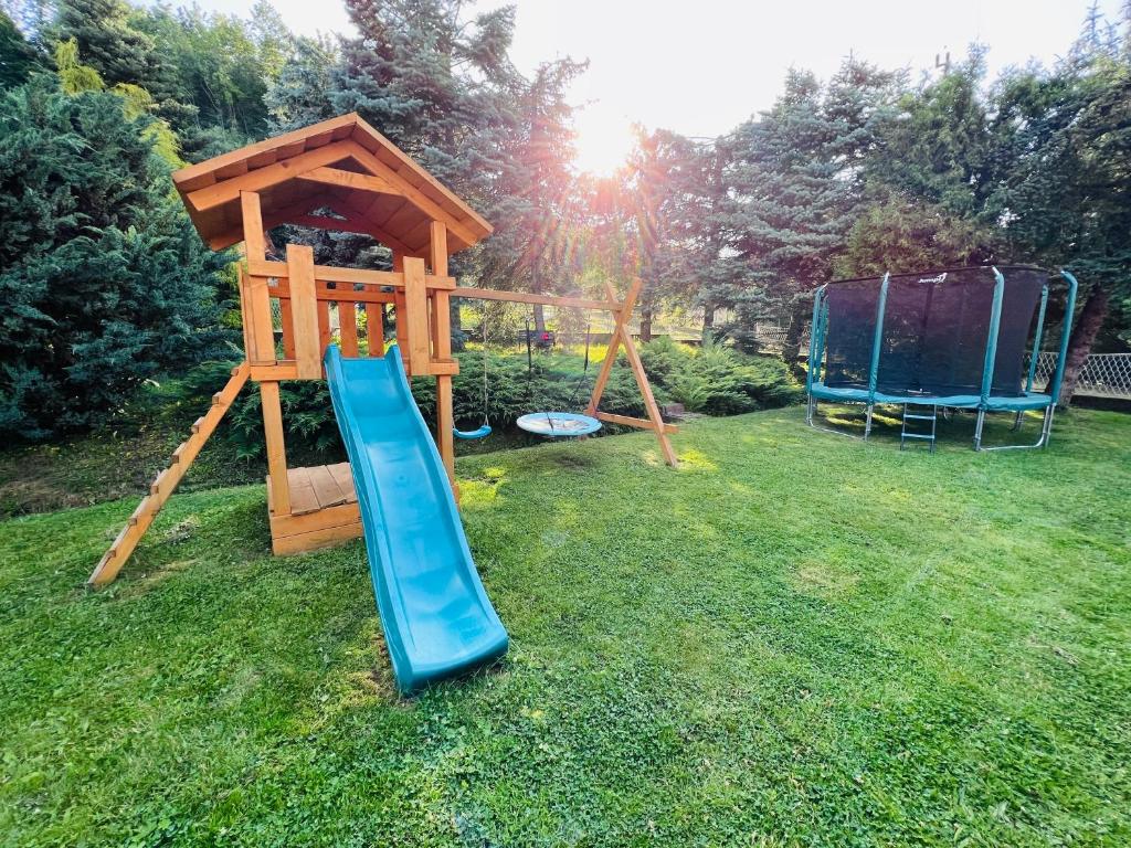 Detský kútik v ubytovaní Retro Domek - Domek z ogrodem w górach