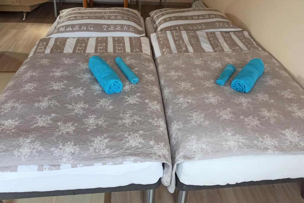 Postel nebo postele na pokoji v ubytování Green Lake Airport Apartments
