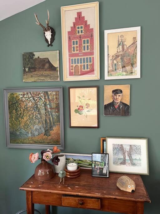 Fotografie z fotogalerie ubytování Heerlijk familiehuis in het bos v destinaci Giethmen