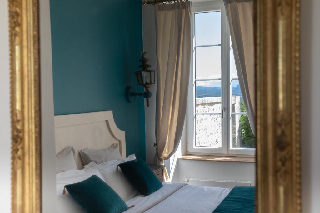 Ένα ή περισσότερα κρεβάτια σε δωμάτιο στο Manoir du Colombier