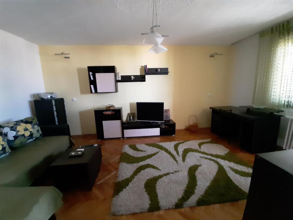 a living room with a couch and a rug at Apartman Sofka in Vranje