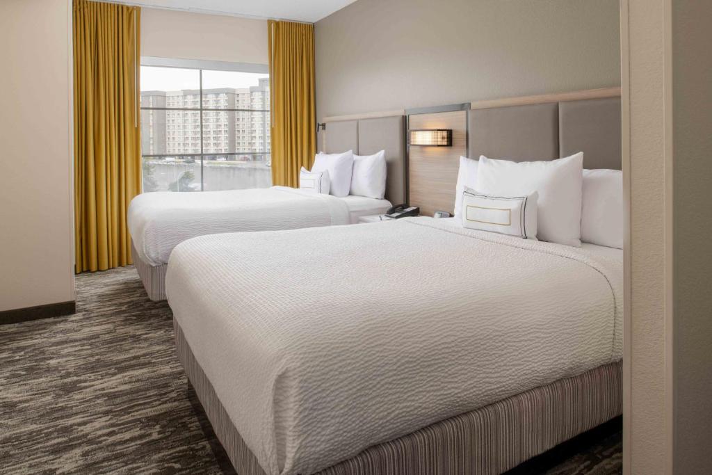 Postel nebo postele na pokoji v ubytování SpringHill Suites Seattle Downtown, South Lake Union