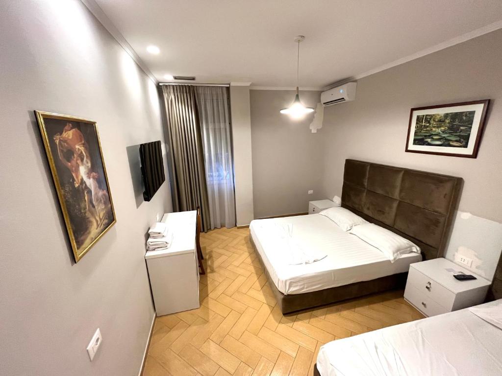 Postel nebo postele na pokoji v ubytování HOTEL NOBEL CENTER