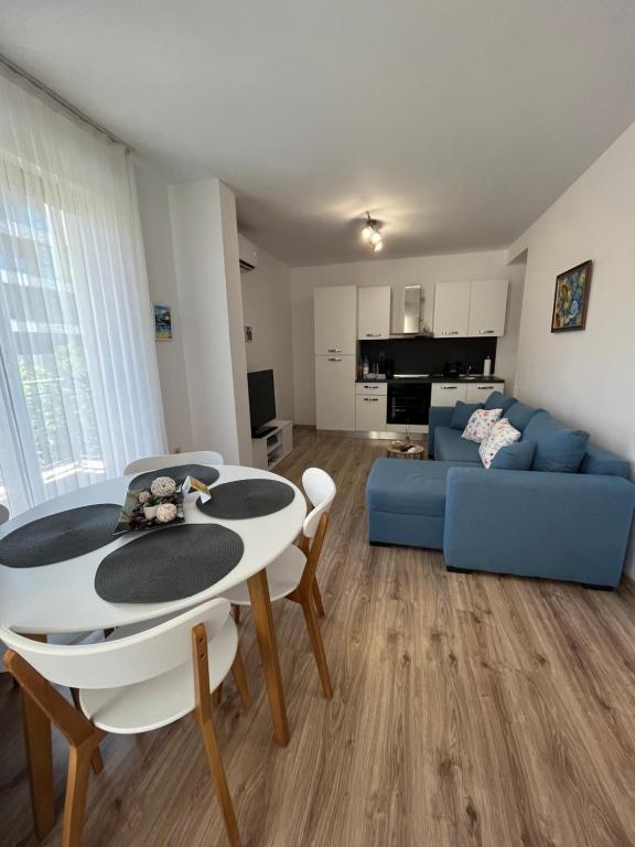 Azzurro Premium Apartment on Bulevard Bogoridi