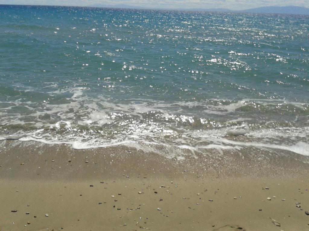 vista sull'oceano dalla spiaggia di Mouses-X a Nea Kalikratia
