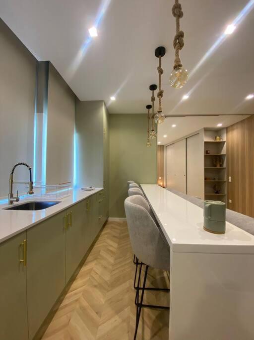 a kitchen with a counter and a sink and a counter top at Mercadoflat in Póvoa de Varzim