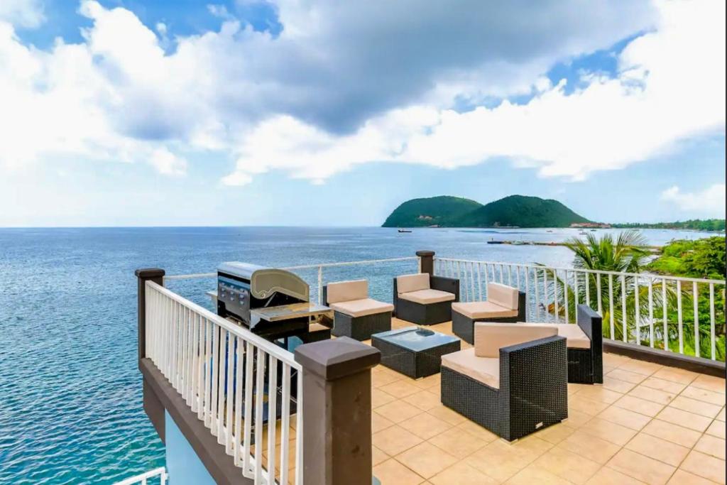 a balcony with a view of the ocean at Holiday Apartment Dominica in Glanvillia