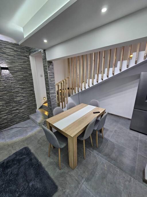 Posezení v ubytování Rooftop Spa Luxury Villa