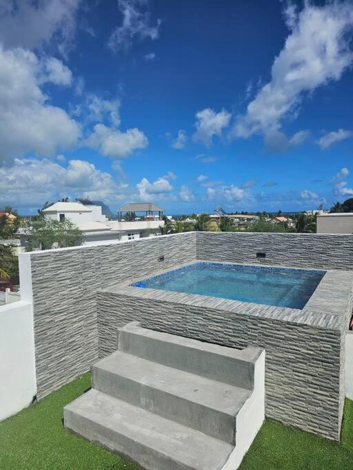 Bazén v ubytování Rooftop Spa Luxury Villa nebo v jeho okolí
