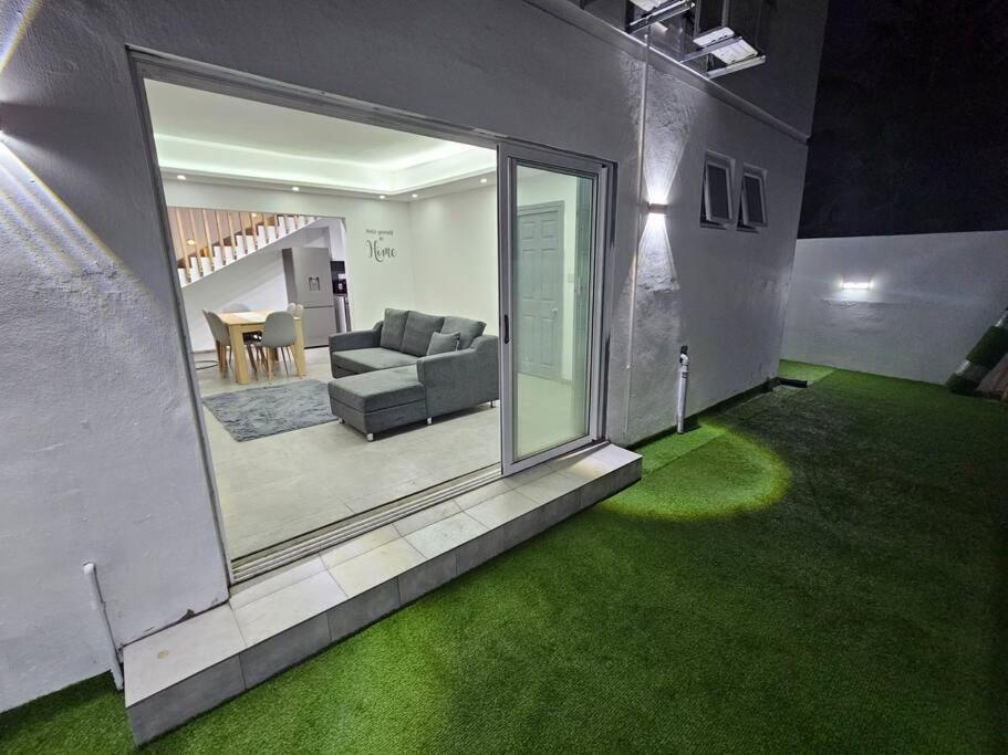 Posezení v ubytování Rooftop Spa Luxury Villa