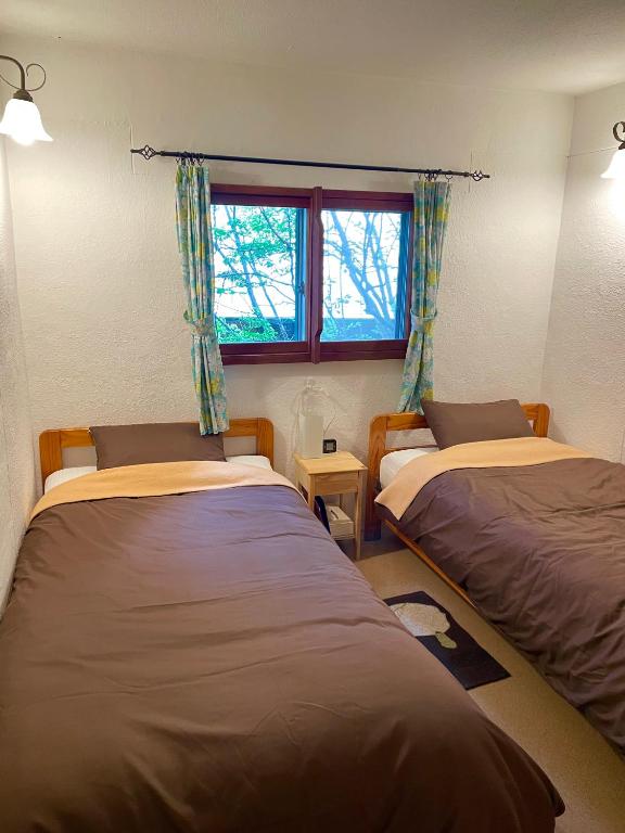 Postel nebo postele na pokoji v ubytování Gallery HARA and guest house