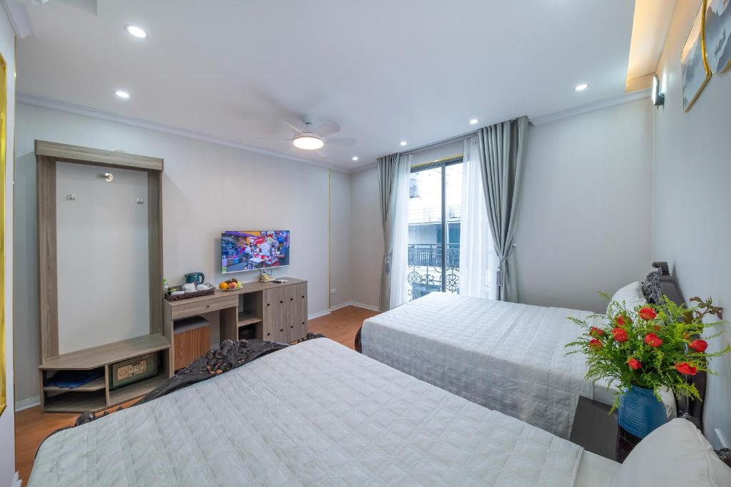 Postel nebo postele na pokoji v ubytování Hanoi Sofia Hotel