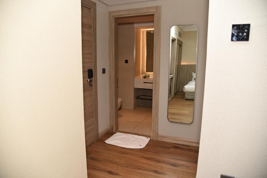 Roya Al Andalus Hotel - Deluxe Quadruple Room