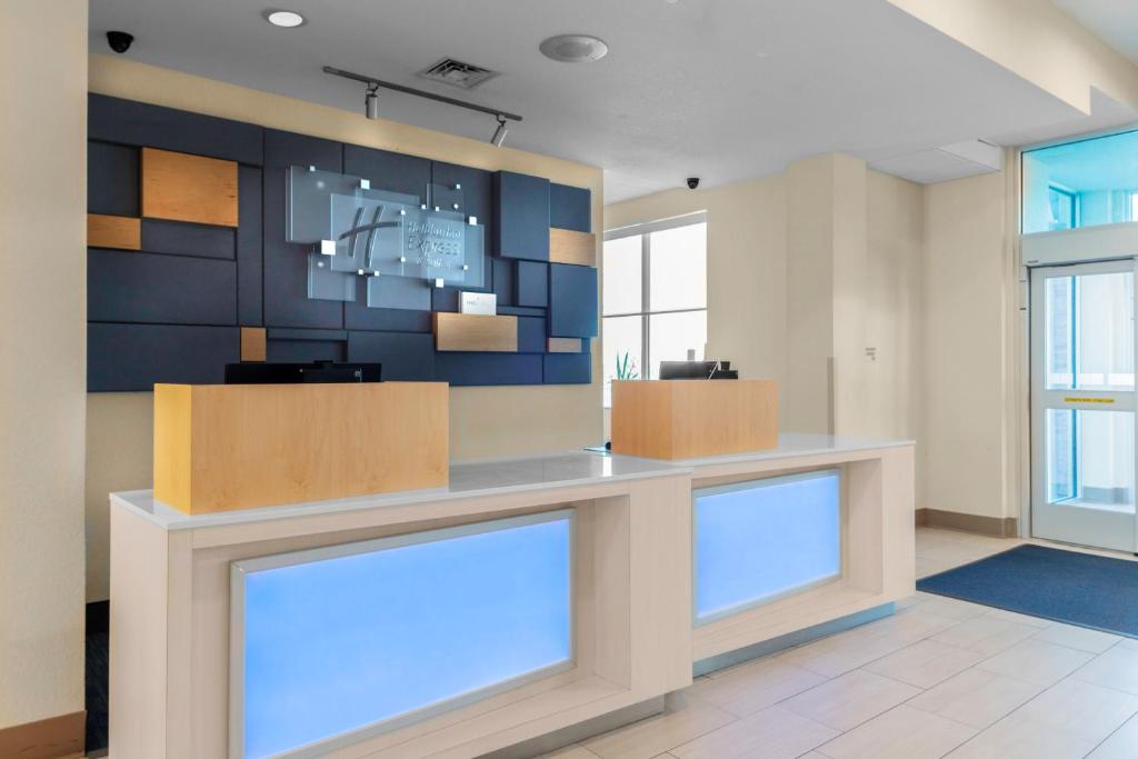 a large lobby with a counter with two windows at Holiday Inn Express & Suites Leander, an IHG Hotel in Leander