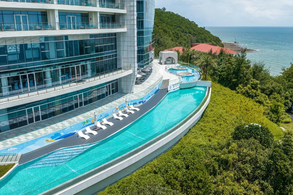 Bazén v ubytování Sheraton Beihai Resort nebo v jeho okolí
