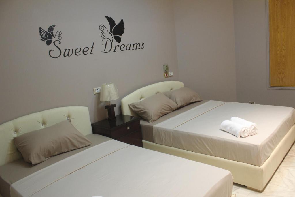 Tahrir Square Hostel - 10