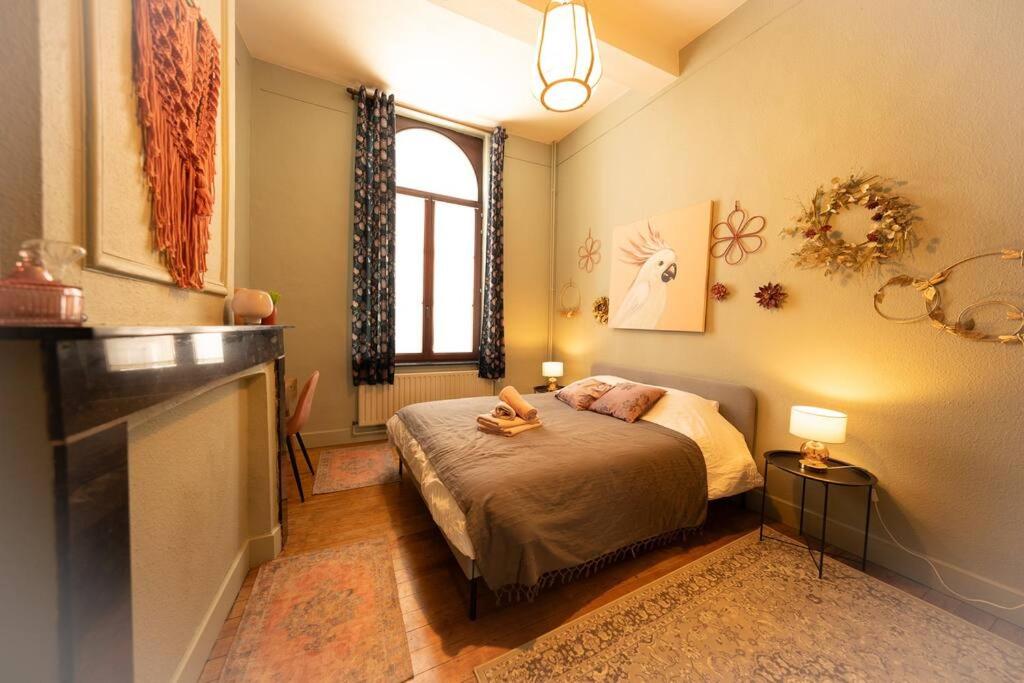 Postel nebo postele na pokoji v ubytování Camelia, un charme Montois