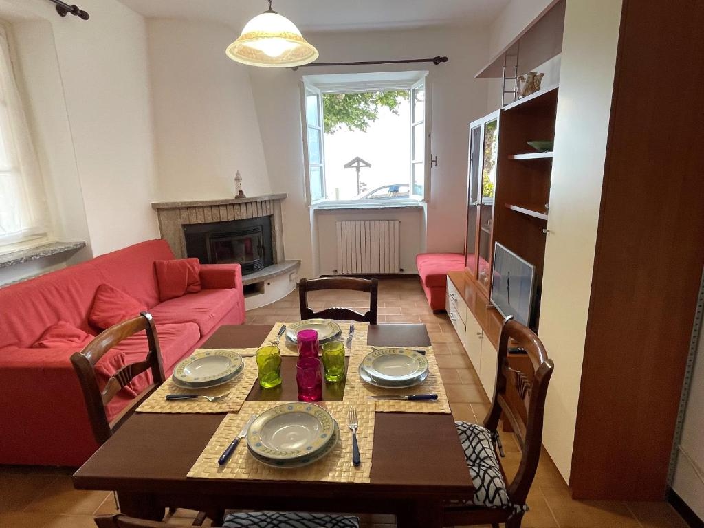 Ruang duduk di Colico - Vista lago charme - Affitti Brevi Italia