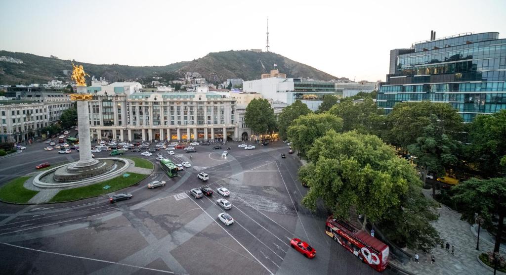 Nespecifikovaný výhled na hory nebo výhled na hory při pohledu z hotelu