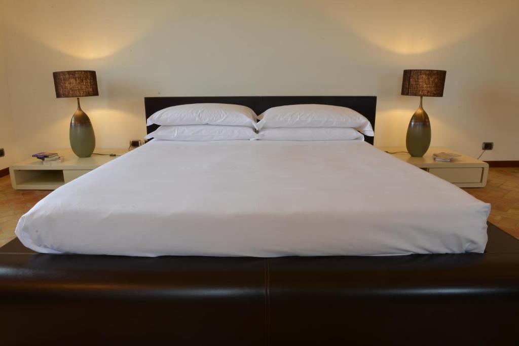 Postel nebo postele na pokoji v ubytování Antica Civita Luxury Room