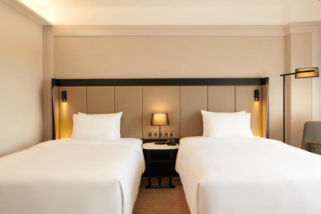 Hilton Kuching Hotel - Deluxe Twin Room With City View