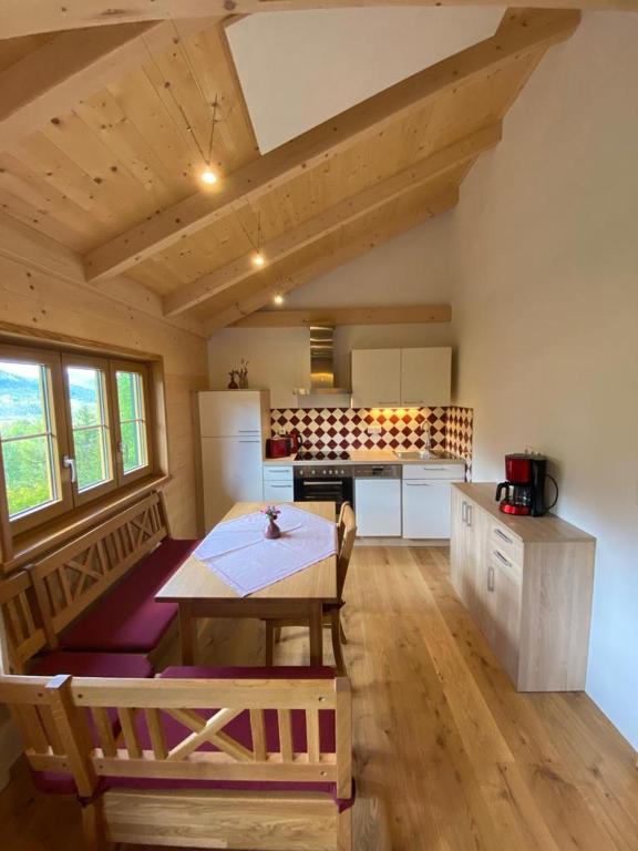 Kuchyň nebo kuchyňský kout v ubytování Ferienhütte Sonnreith
