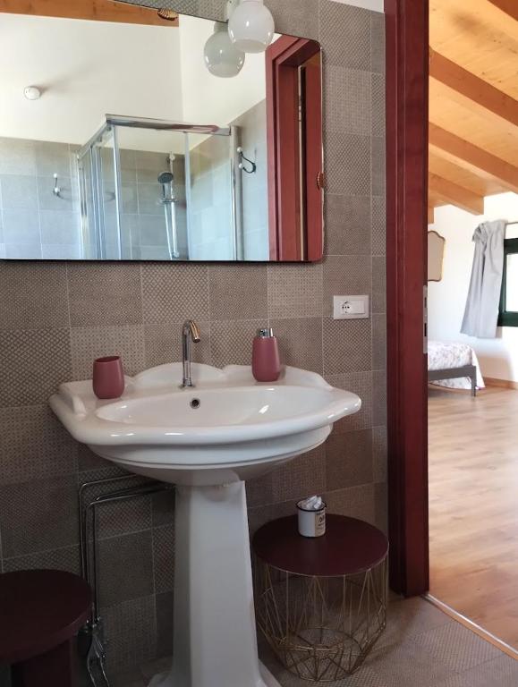 Koupelna v ubytování Agriturismo Scribano