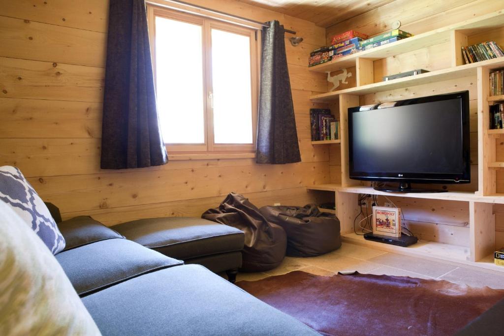 A television and/or entertainment centre at Chalet Amelie
