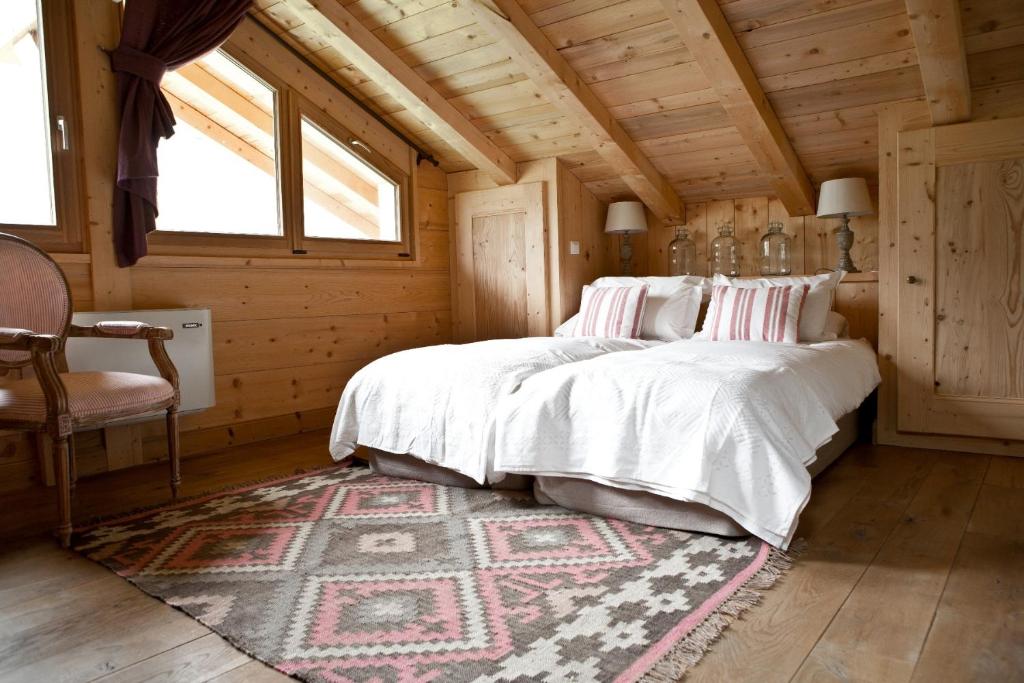 A bed or beds in a room at Chalet Amelie