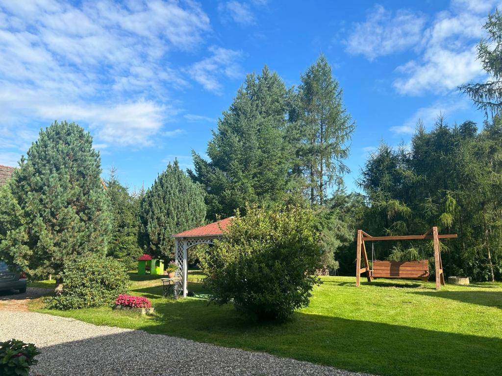 Ogród w obiekcie Apartamenty Stokrotka
