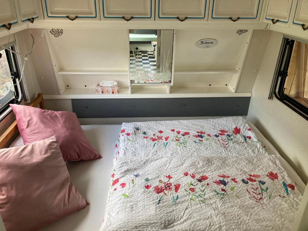 Postel nebo postele na pokoji v ubytování Tiny House Anneliese Hunde okay