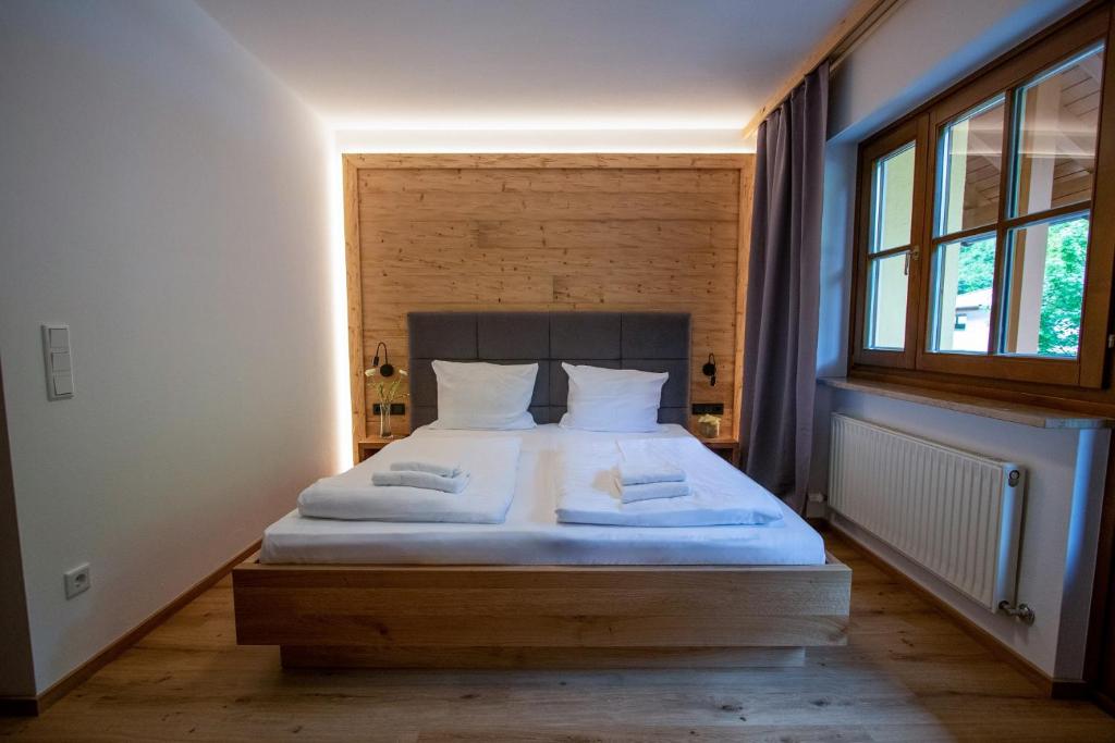 Postel nebo postele na pokoji v ubytování Sporthotel Dachstein West