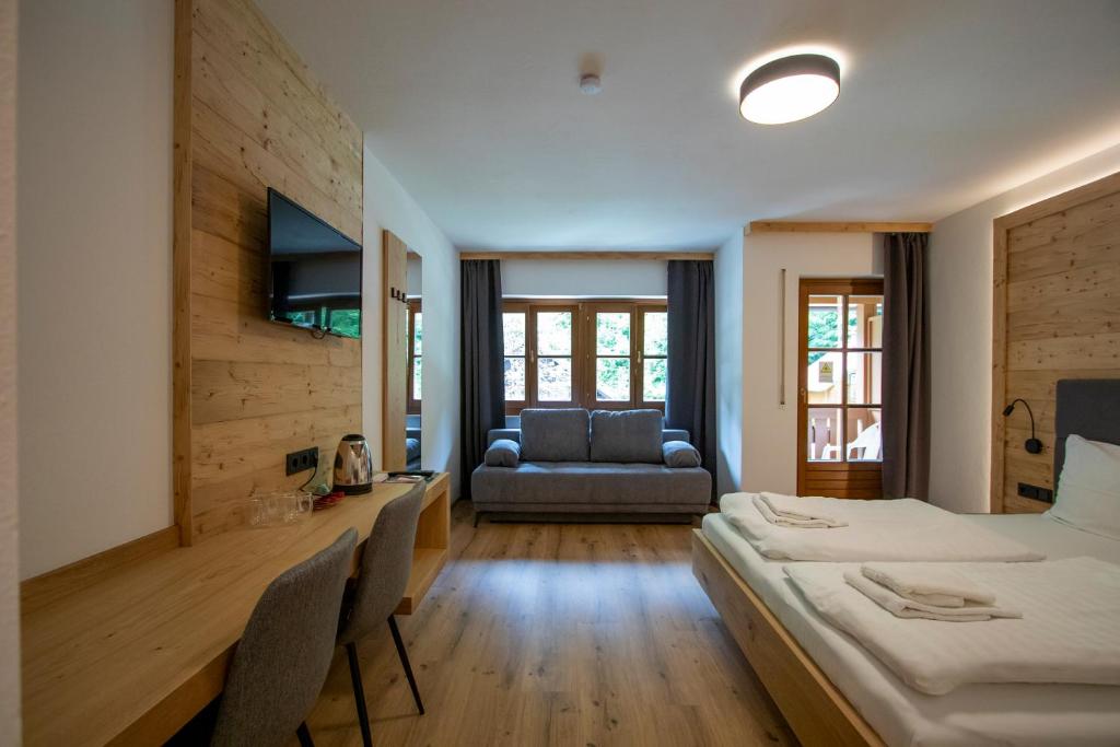 Postel nebo postele na pokoji v ubytování Sporthotel Dachstein West