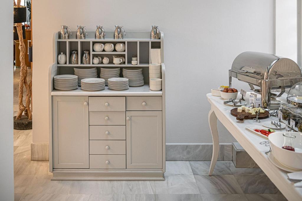 Kuchyň nebo kuchyňský kout v ubytování Avra City Boutique Hotel