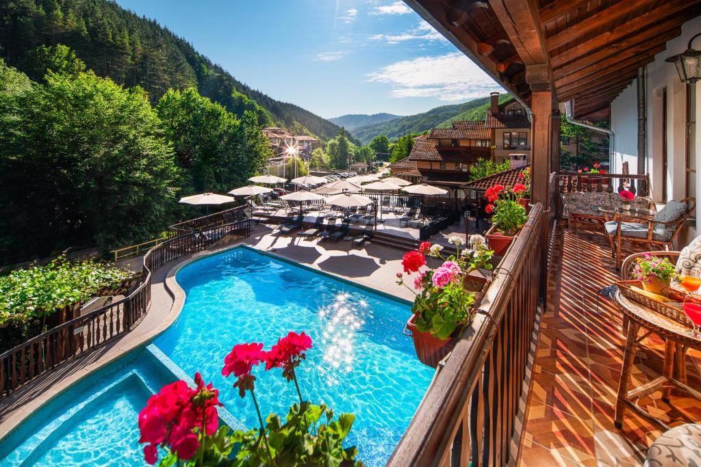 Nespecifikovaný výhled na hory nebo výhled na hory při pohledu z hotelu
