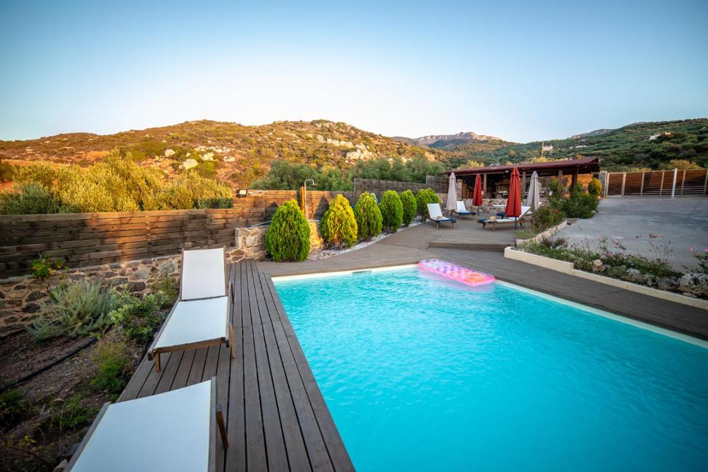 Bazén v ubytování Sitia Poolside Gem - Crete's Fuego Sagrado nebo v jeho okolí