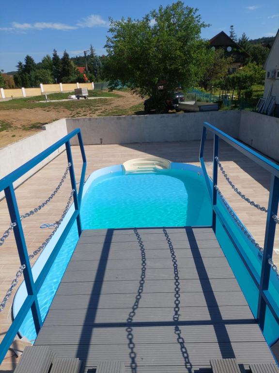 Bazén v ubytování GyenesCamping Wohnwagen Knaus 1 Rechts nebo v jeho okolí