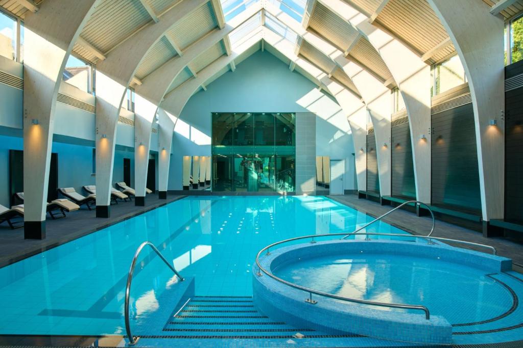 Bazén v ubytování Carton House A Fairmont Managed hotel nebo v jeho okolí