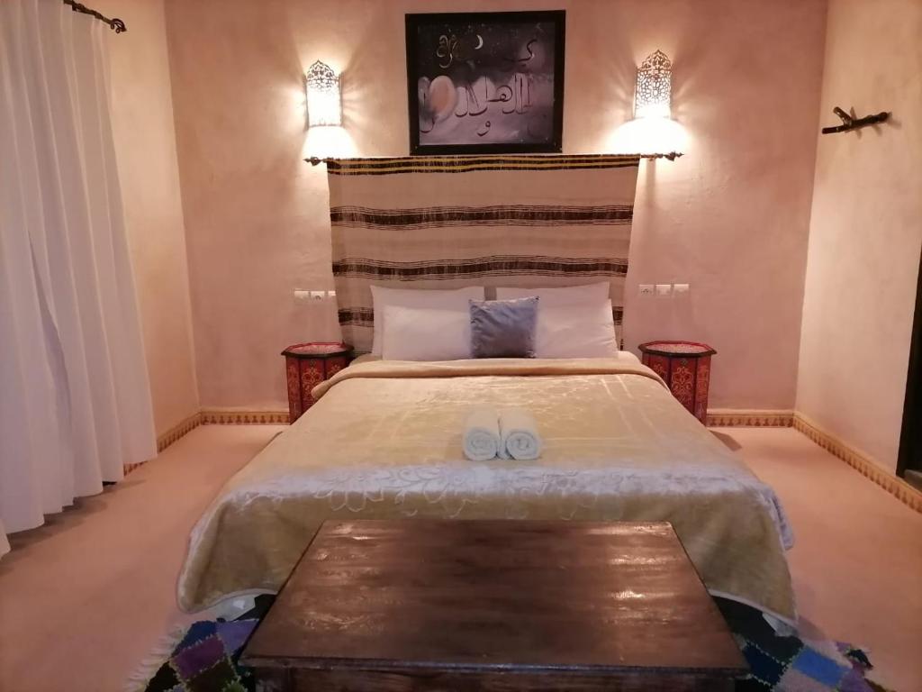 Voodi või voodid majutusasutuse Chambre d'hôtes aya toas