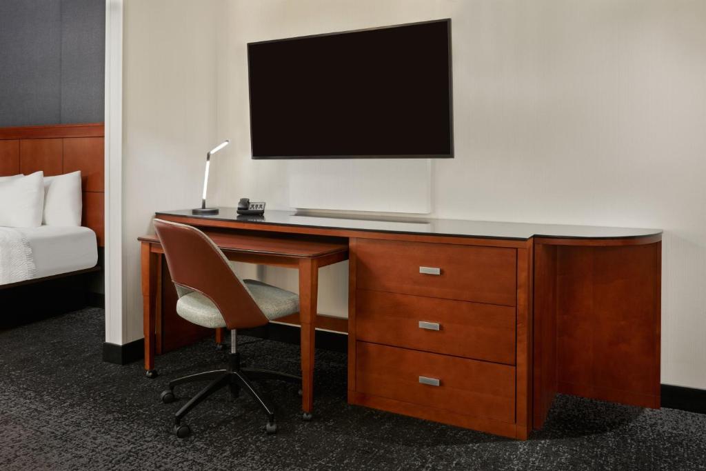 Courtyard by Marriott Calgary Airport - Resim 18