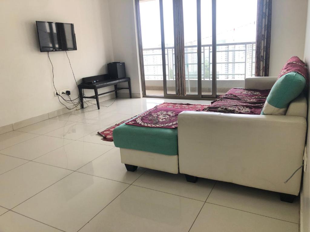 Sky High at Blue Ridge 22nd Floor-Standard Bedroom - Housity
