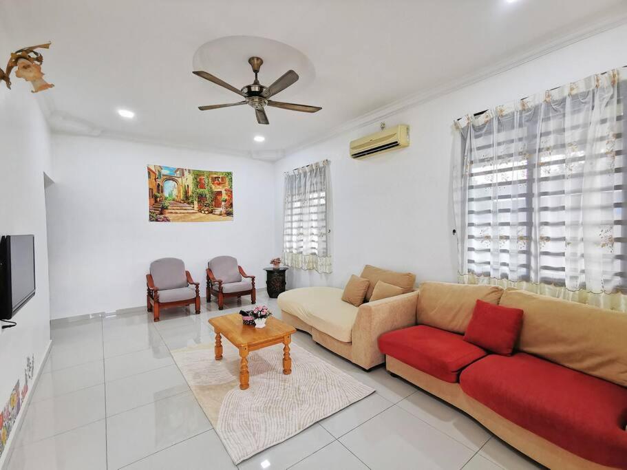 TV i/ili multimedijalni sistem u objektu Ipoh stadium 1min/wahkeongpark simee 18pax bungalow cottage