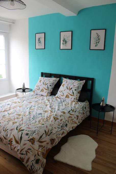 Postel nebo postele na pokoji v ubytování Koh'm à la maison