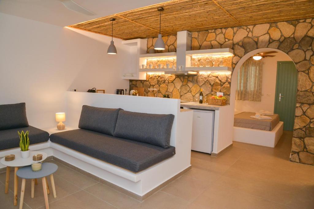 Gallery image of Mylopetra Milos Suites in Tripití