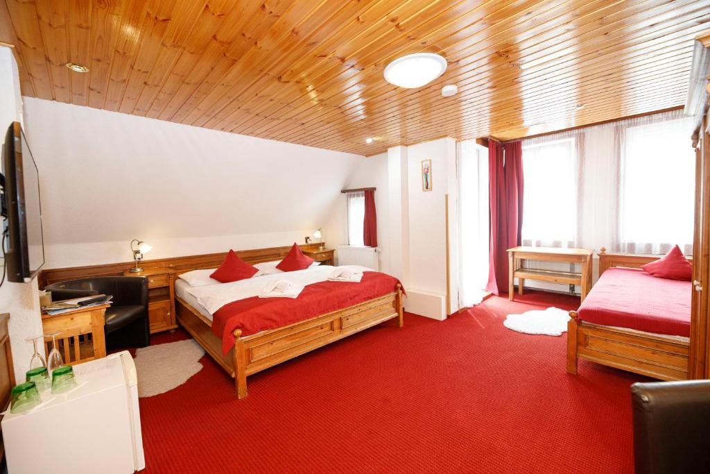 Postel nebo postele na pokoji v ubytování Hotel Jelinek