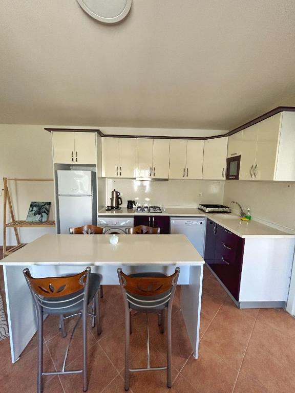 Loca Centre Suites - 11