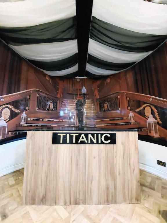 Certifikát, hodnocení, plakát nebo jiný dokument vystavený v ubytování Titanic Boat