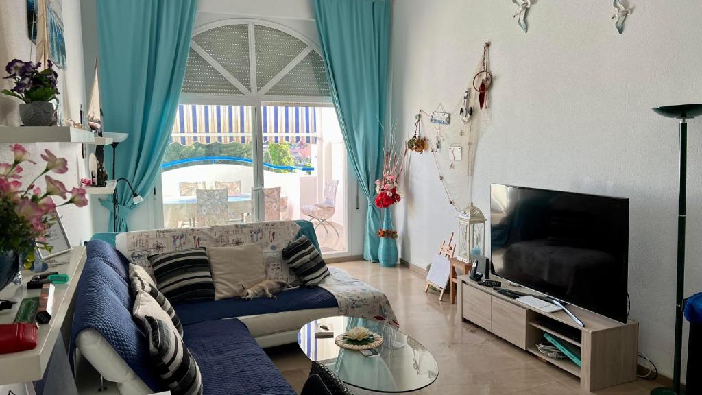 Televízia a/alebo spoločenská miestnosť v ubytovaní Luxury residence near Puerto Marina